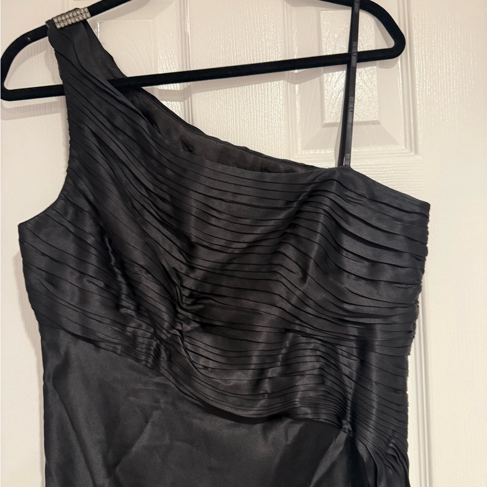 Elegant Black One-Shoulder Dress